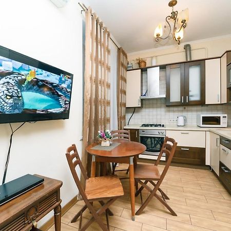 Квартира В Тихом Месте Шумного Мегаполиса Kiev Exterior foto